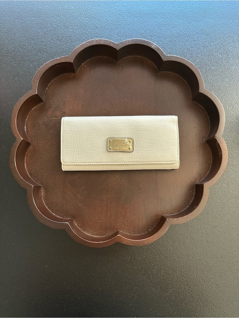 Women’s White Guess Texture Wallet with Gold Plaque